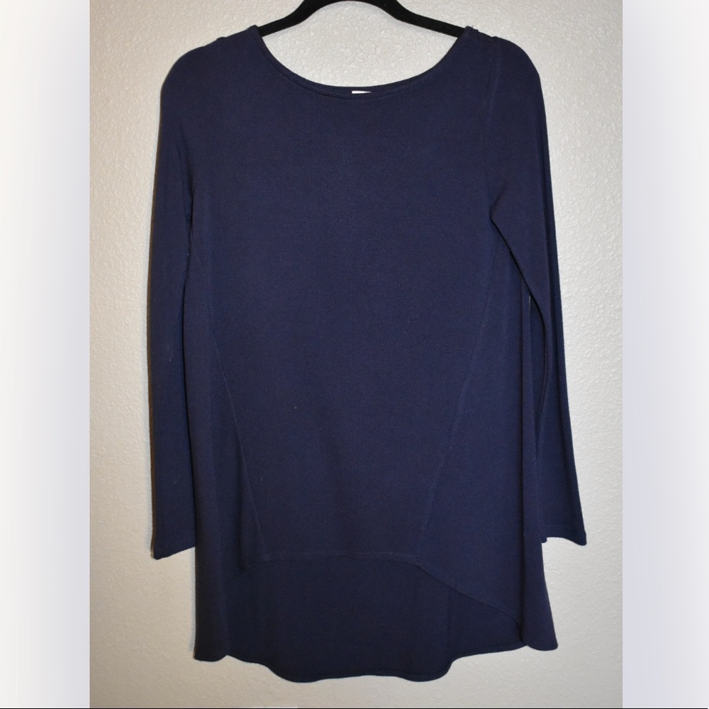 Long sleeve, lightweight sweater